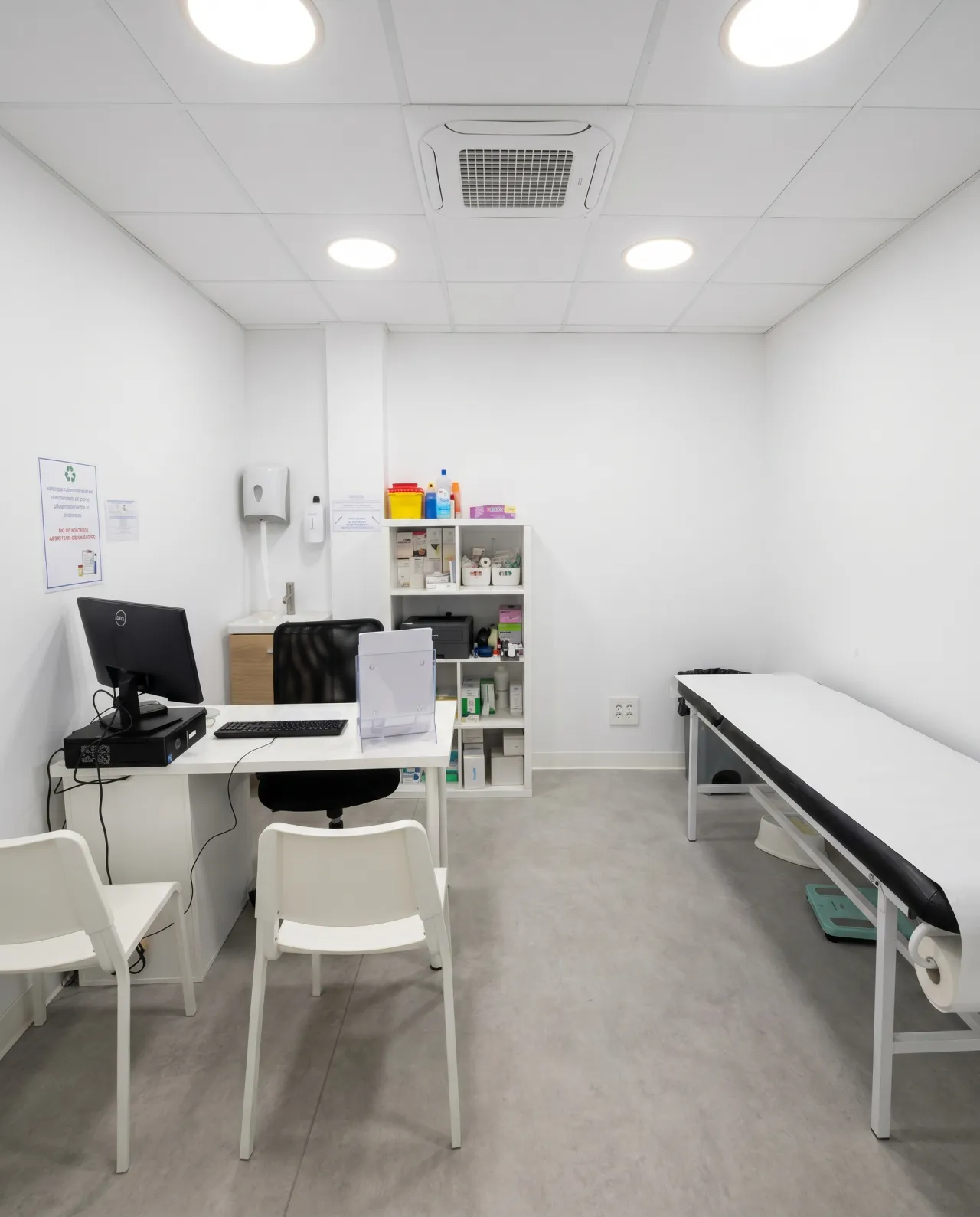 Equipamiento médico nuevo durante la instalación de un centro por Medibs